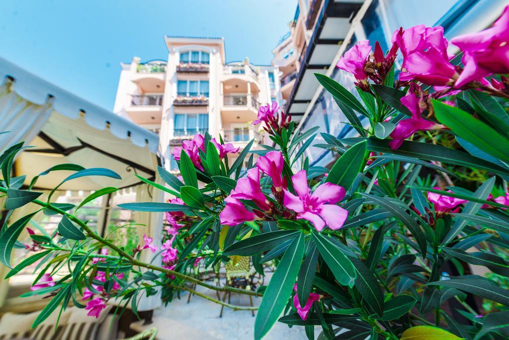 Romance Marine Aparthotel Pantai Sunny Luaran gambar